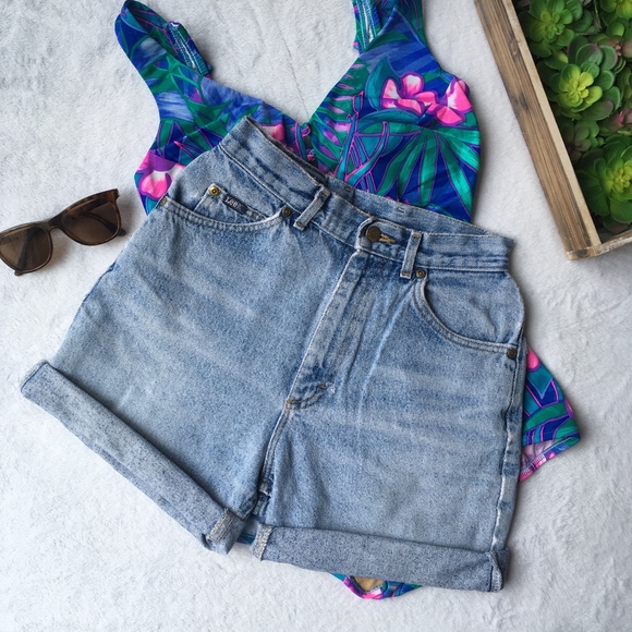 Vintage Pants - Vintage 80s 90s high waisted Lee cutoff mom shorts